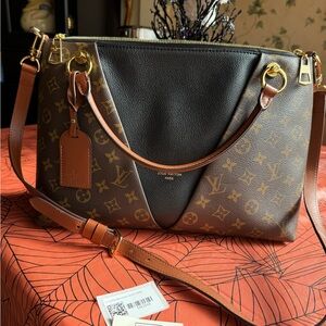 Louis Vuitton Monogram V Tote Black W Tags